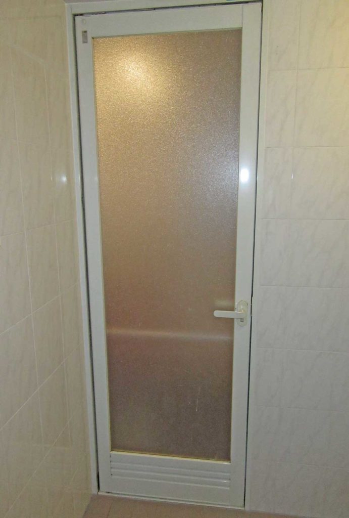 浴室ドアの交換 カバー工法