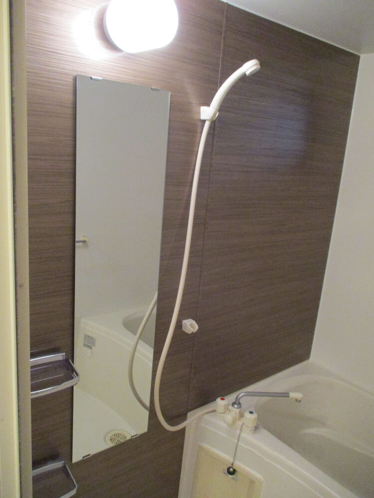 ワンポイントパネル×設備交換で素敵な浴室へ。