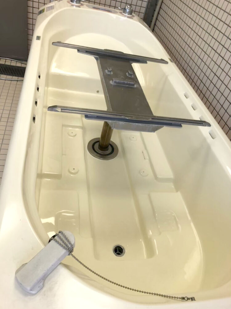 【施工事例】機械浴槽の補修工事！！