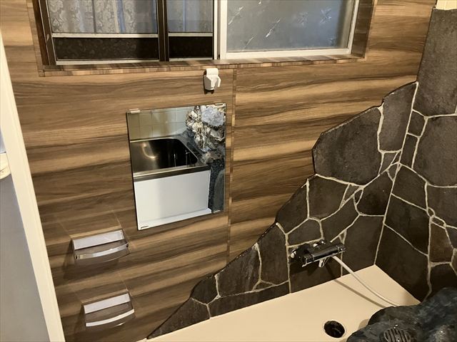 【施工事例】職人の技術がすごい！岩のある浴室をリフォーム